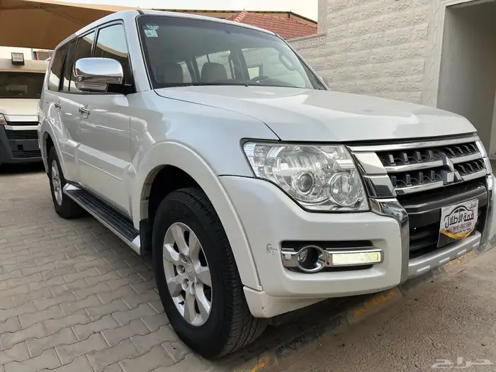 باجيرو 2017 بنزين لدى قمة الاطلال 2