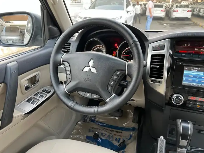 باجيرو 2017 بنزين لدى قمة الاطلال 41