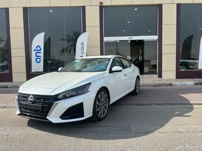 نيسان التيما SV نص فل موديل2025م 3