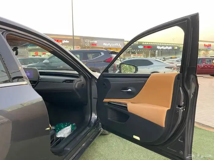 لكزسES250AA2025سعودي داخلي جملي(بنزين)2.5L 23