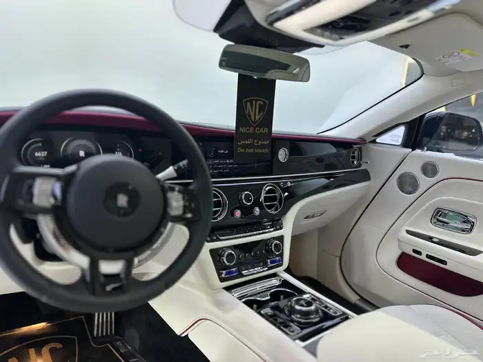 رولز رويس سبيكتر 2024 اسود داخل ابيض 5