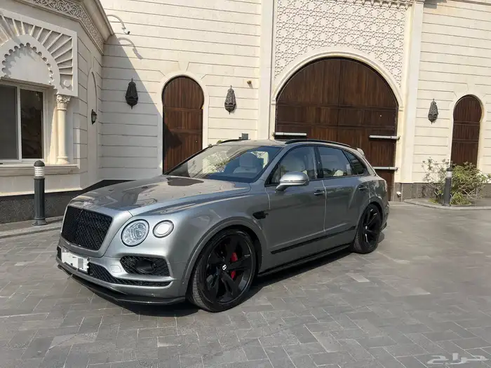 مخزن بنتلي بنتياقا 2019 عداد 52 الف كم فقط سماكو 4