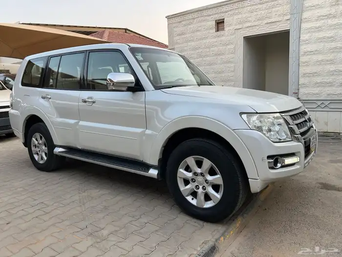 باجيرو 2017 بنزين لدى قمة الاطلال 5