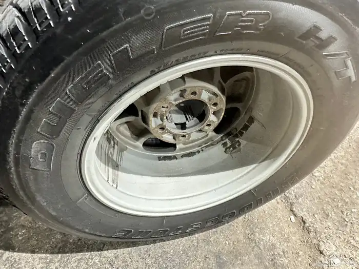 جنوط نيسان فتك اصلي وكاله  مع كفرات بريجستون 275.65.17 ت22 11