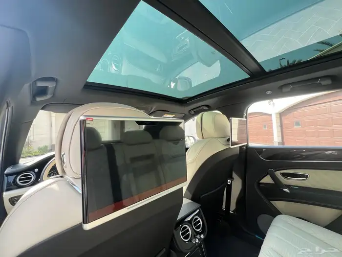 مخزن بنتلي بنتياقا 2019 عداد 52 الف كم فقط سماكو 82