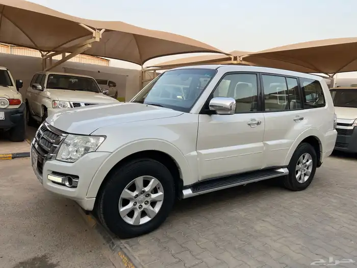 باجيرو 2017 بنزين لدى قمة الاطلال 28