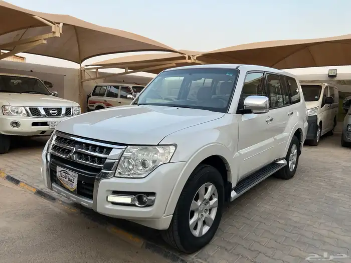 باجيرو 2017 بنزين لدى قمة الاطلال 25