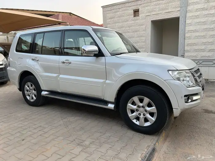 باجيرو 2017 بنزين لدى قمة الاطلال 6