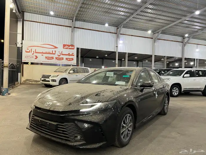 كامري E استاندر سعودي 2025 اسود - ابيض 0