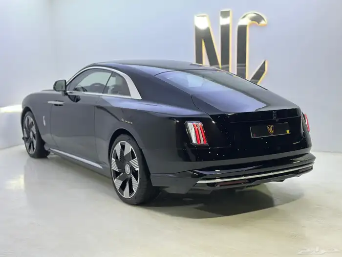 رولز رويس سبيكتر 2024 اسود داخل ابيض 11