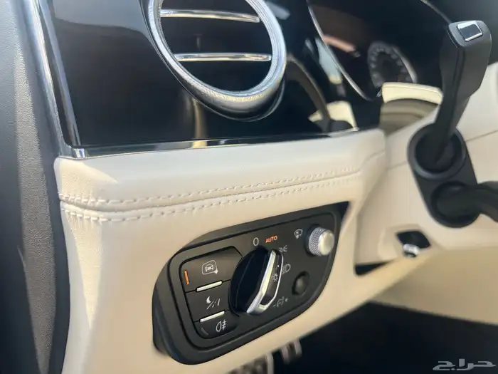 مخزن بنتلي بنتياقا 2019 عداد 52 الف كم فقط سماكو 44