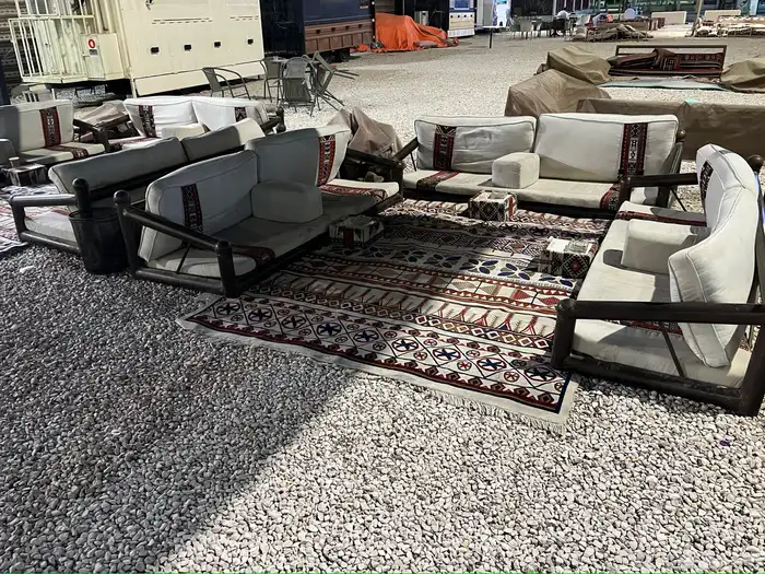 فود ترك 4 في 2 للبيع بجميع تجهيزاته بالكامل 2