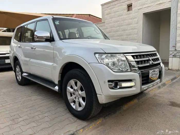 باجيرو 2017 بنزين لدى قمة الاطلال 8