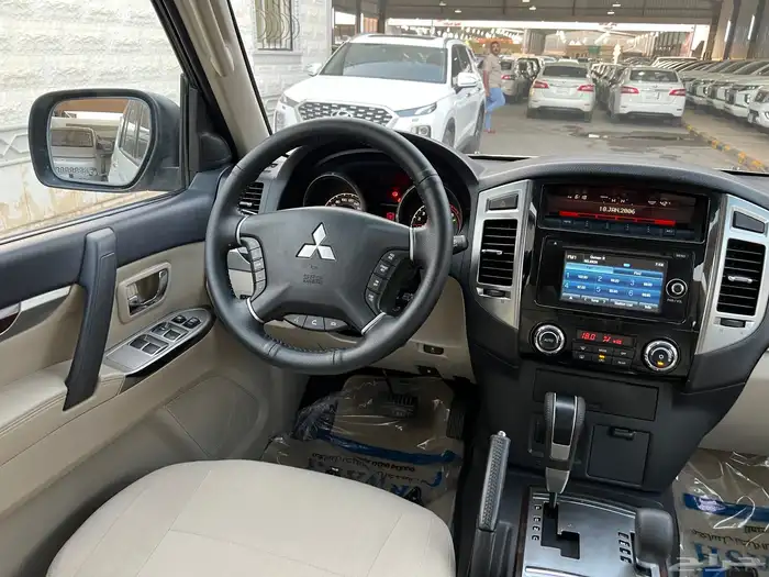 باجيرو 2017 بنزين لدى قمة الاطلال 38