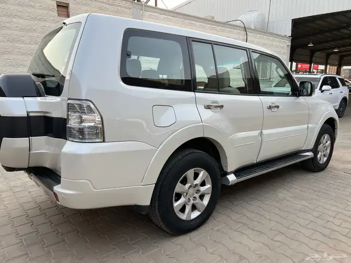 باجيرو 2017 بنزين لدى قمة الاطلال 12