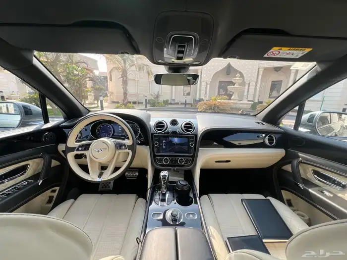 مخزن بنتلي بنتياقا 2019 عداد 52 الف كم فقط سماكو 97