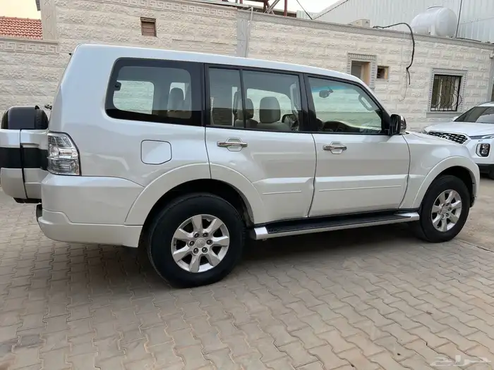 باجيرو 2017 بنزين لدى قمة الاطلال 14