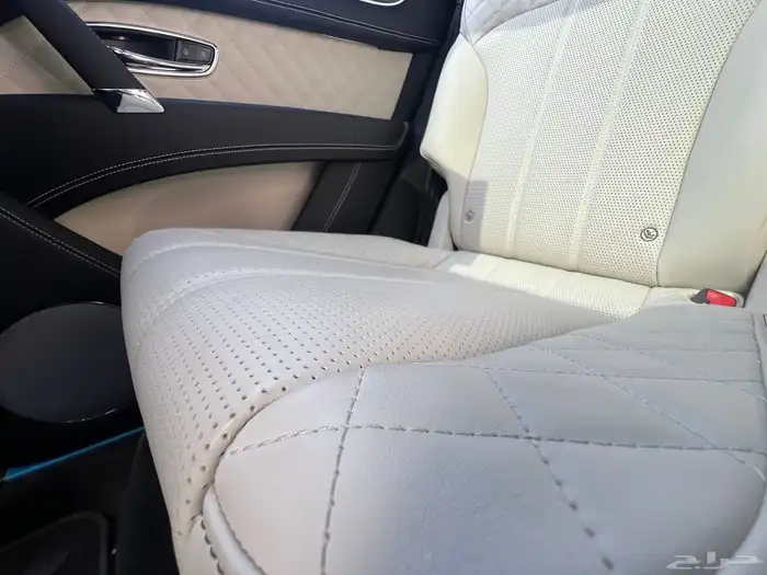 مخزن بنتلي بنتياقا 2019 عداد 52 الف كم فقط سماكو 79