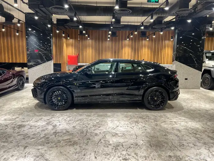 لامبورجيني اورس اس اي - Lamborghini Urus SE 2025 2