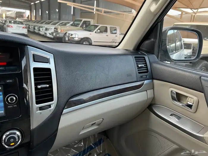 باجيرو 2017 بنزين لدى قمة الاطلال 44