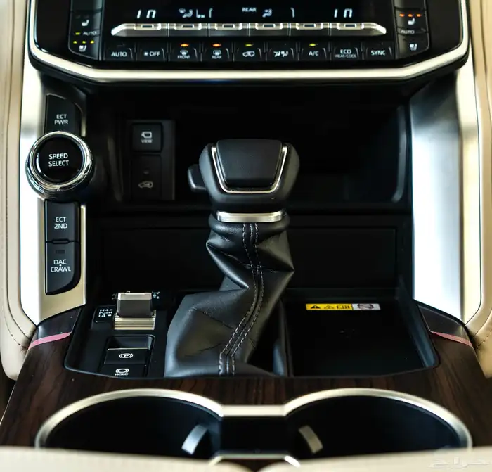 لاند كروزر VX 4.0 بريمي - تنفس طبيعي 2025 18