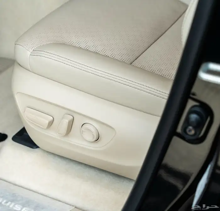لاند كروزر VX 4.0 بريمي - تنفس طبيعي 2025 9