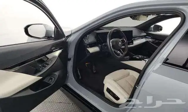 قيد الشحن - مملوكه لدي مؤسسه المشاري - bmw - 520i - 2024 4