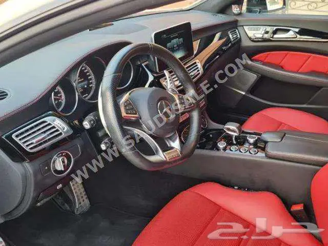 CLS 63 AMG 4matic S مخزن 3