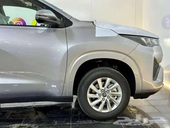 تويوتا انوفا GL بنزين 2025 3