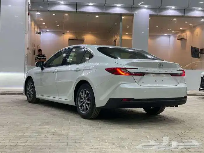 تويوتا كامري E ستاندر بنزين 2025 - سعودي ( أقساط - كاش ) 3