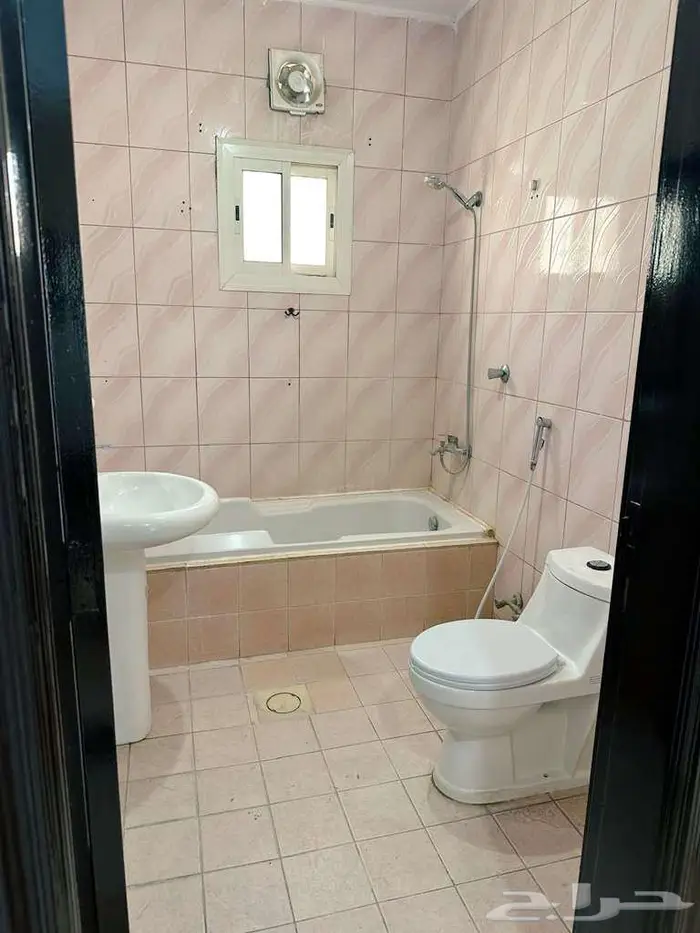 القدس 4 غرف وصالة مجددة مطبخ راكب شقة واسعة 4