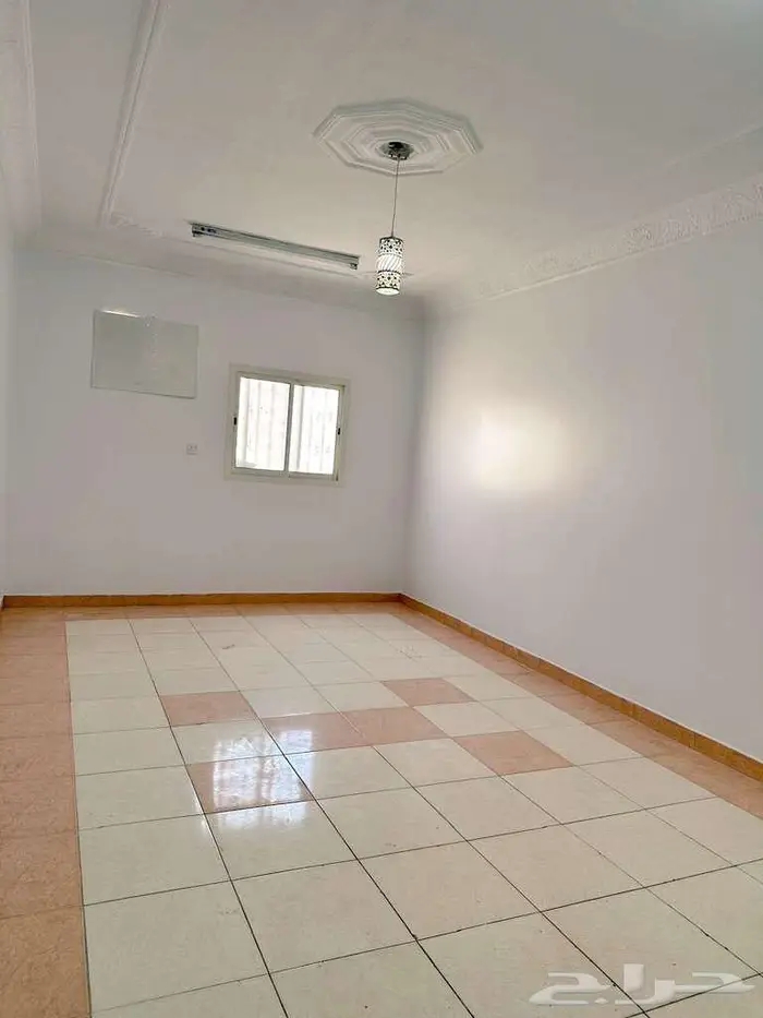 القدس 4 غرف وصالة مجددة مطبخ راكب شقة واسعة 5