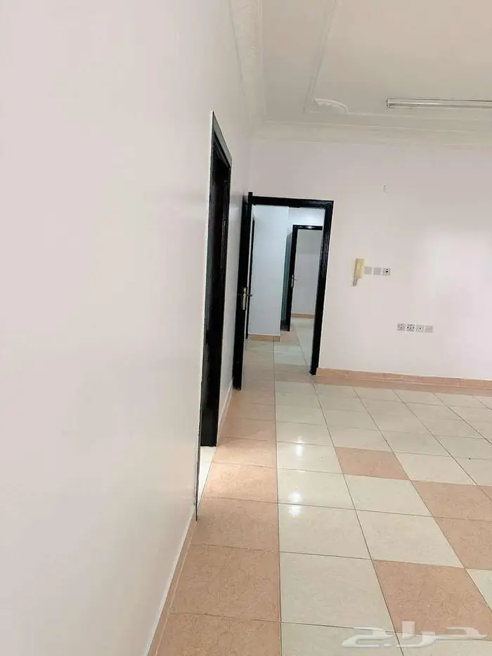 القدس 4 غرف وصالة مجددة مطبخ راكب شقة واسعة 0