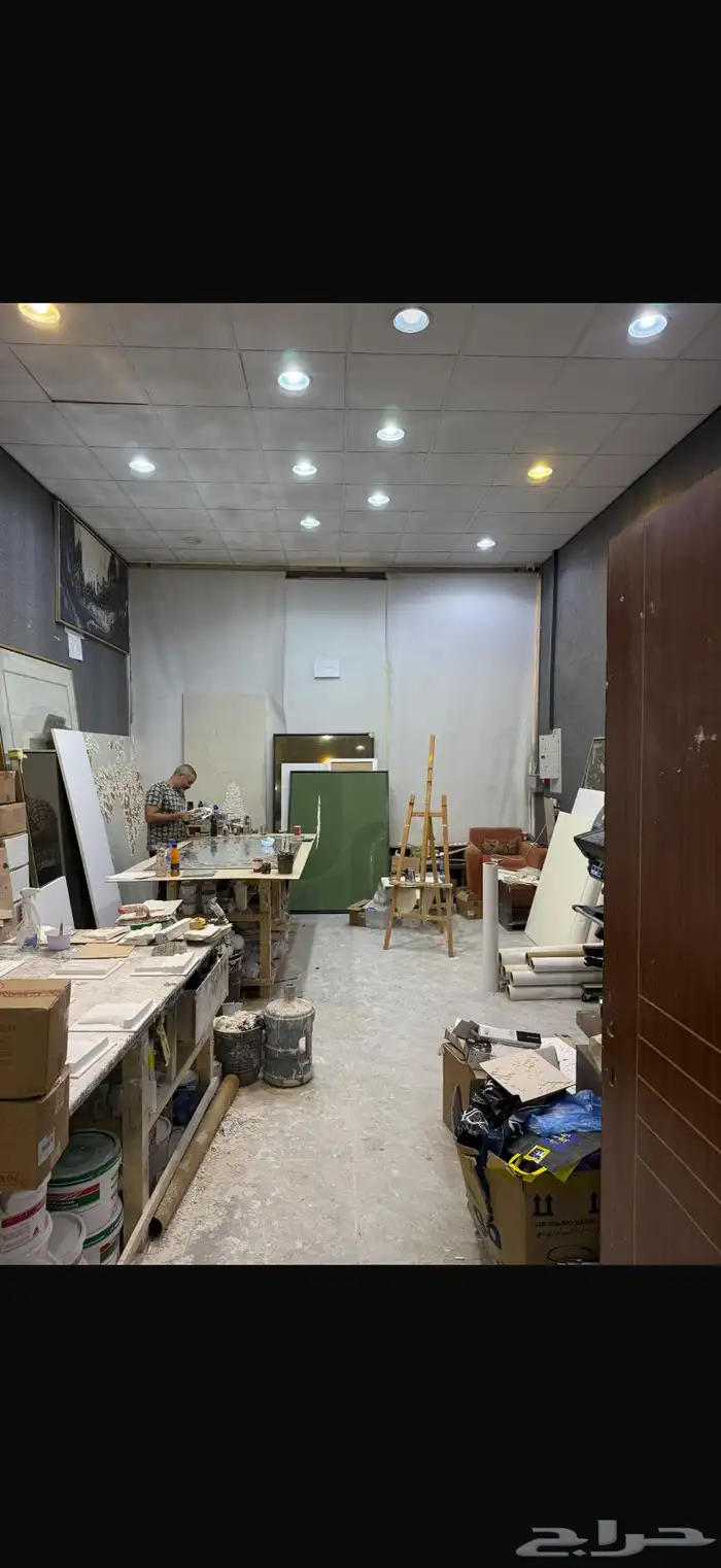 معرض مساحة 200 متر دورين مقابل محطة مترو خشم العان 4