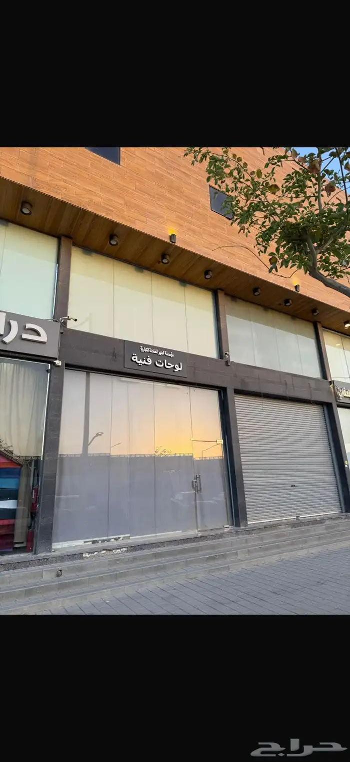 معرض مساحة 200 متر دورين مقابل محطة مترو خشم العان 5