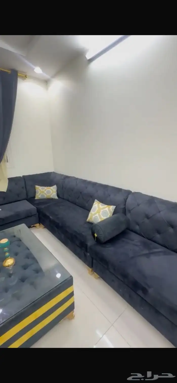 للبيع طاولات من ايكيا و كنب نظيفه 8