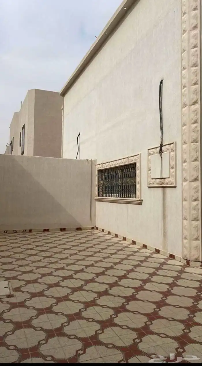 للبيع فيلا ( دور موسس ) حي طويق 2