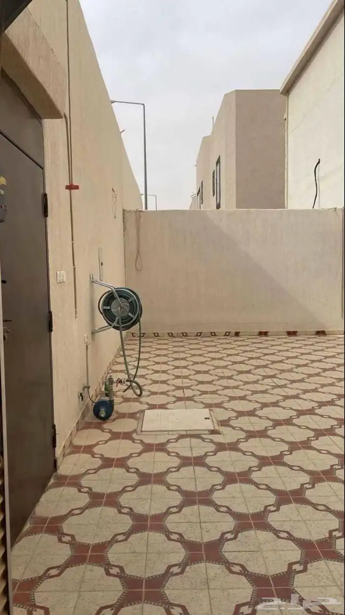 للبيع فيلا ( دور موسس ) حي طويق 1