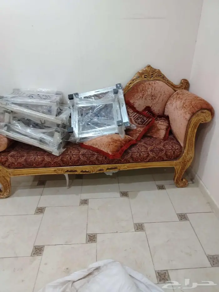 كنب للبيع بحاله جيده ملكي 1