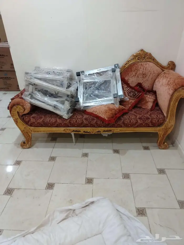 كنب للبيع بحاله جيده ملكي 0