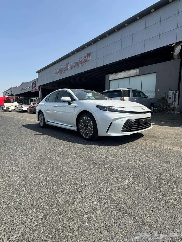 تويوتا كامرى LE هايبرد 2500 cc ابيض هايبرد موديل 2025 0