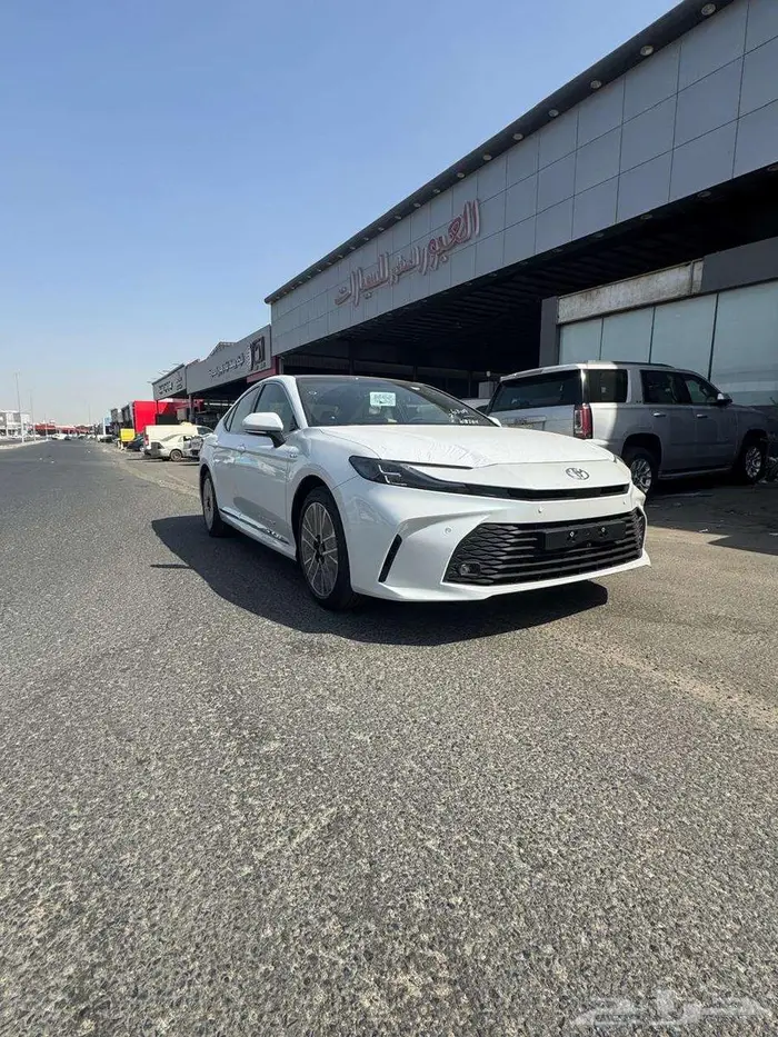 تويوتا كامرى LE هايبرد 2500 cc ابيض هايبرد موديل 2025 4