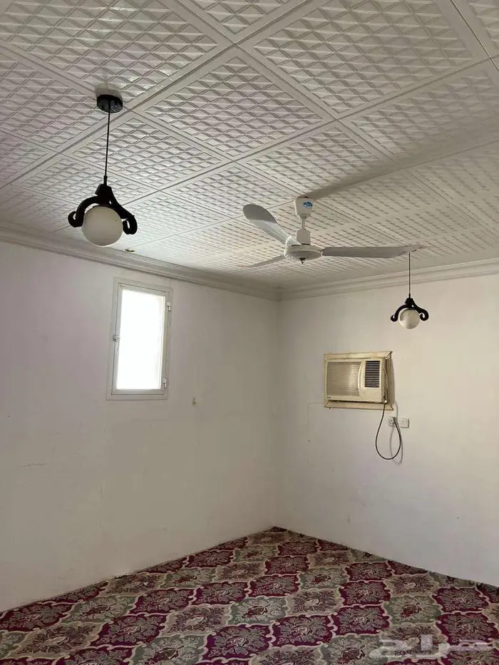 للايجار شقة علوية بحي الاخضر 3