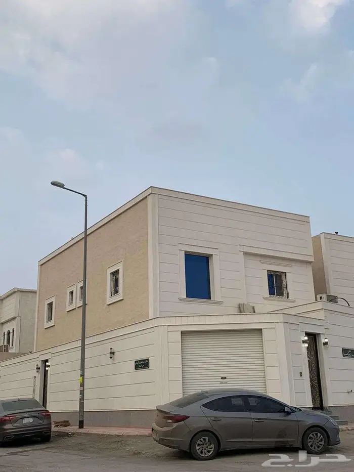 فيلا فاخرة للإيجار على شارع 20م   حي الرمال مساحات واسعه 0