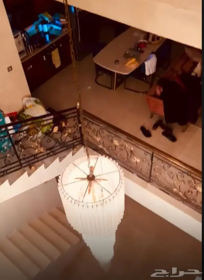 ثريا فاخره تعليق من سقف السطح للدور الأرضي 7