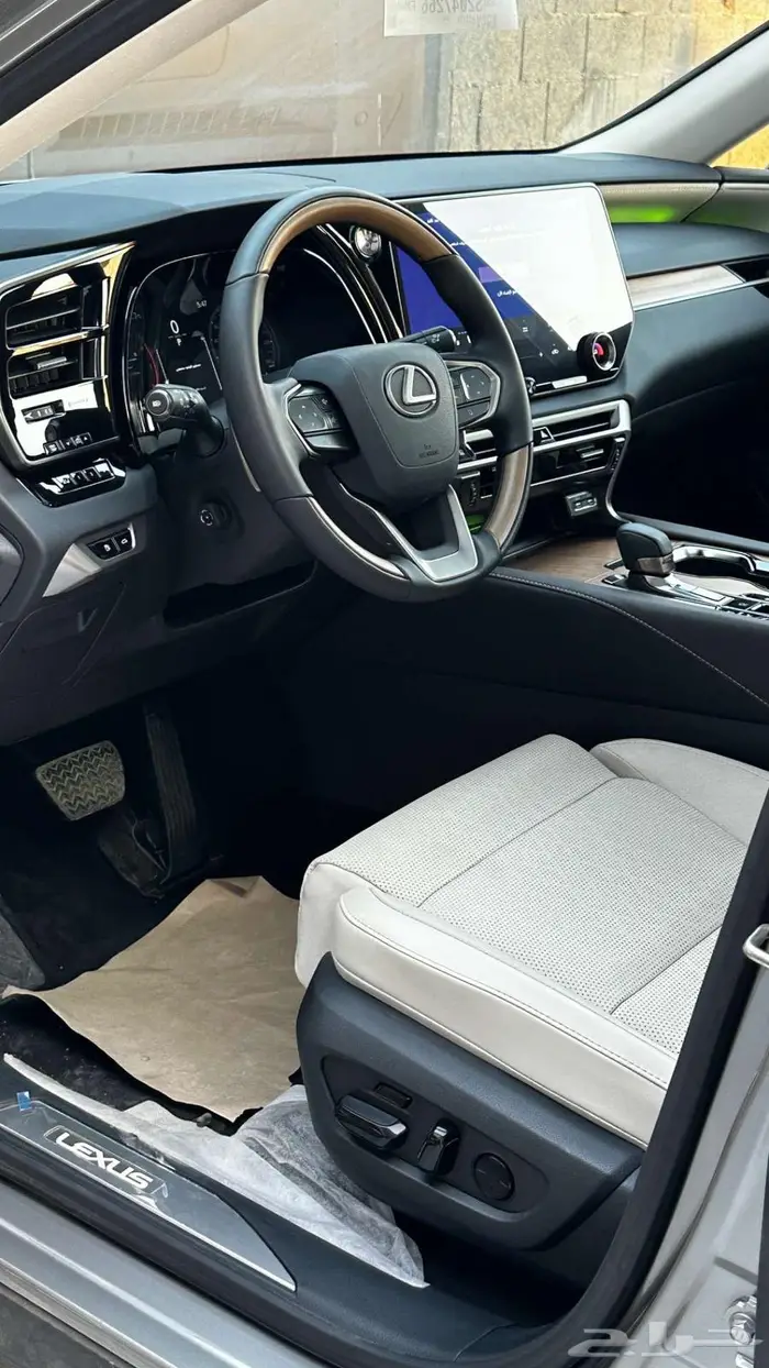 لكزس RX350 BH 2025 لدى شركة عبدالمجيد الخضر 9