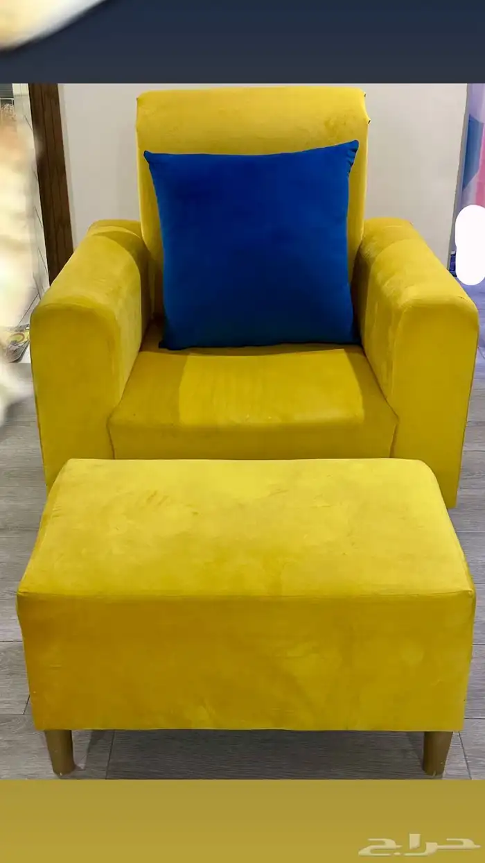 للبيع طاولات من ايكيا و كنب نظيفه 4