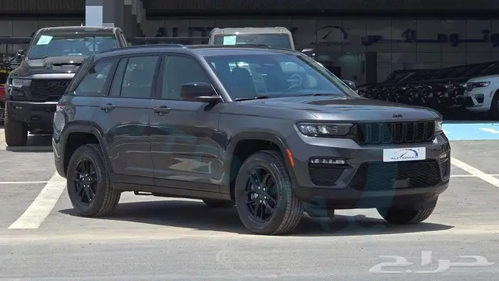 جيب جراند شيروكي لاريدو 2024 خليجي اصفار مع ضمان الوكيل 3