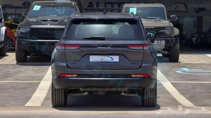 جيب جراند شيروكي لاريدو 2024 خليجي اصفار مع ضمان الوكيل 5