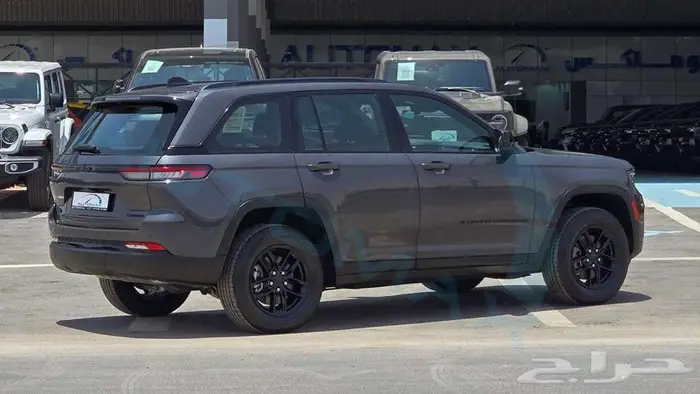 جيب جراند شيروكي لاريدو 2024 خليجي اصفار مع ضمان الوكيل 6